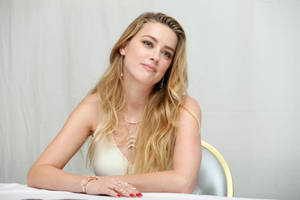 Lovely Amber Heard Wallpaper