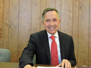 Lovely Smile Of Dennis Kucinich Wallpaper