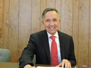 Lovely Smile Of Dennis Kucinich Wallpaper