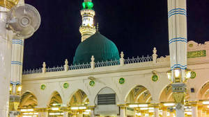 Low Shot Green Dome Madina Wallpaper