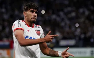 Lucas Paquetá Doing Finger Guns Wallpaper