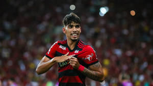 Lucas Paquetá Rubbing Football Jersey Wallpaper