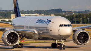 Lufthansa Plane Out In The Sun Wallpaper