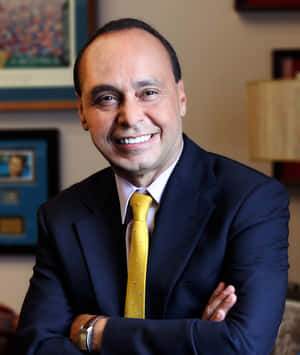 Luis Gutiérrez And His Wonderful Smile Wallpaper