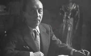 Luis Gutiérrez In Formal Attire Wallpaper