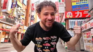 Luisito Comunica Sushi Shirt Wallpaper