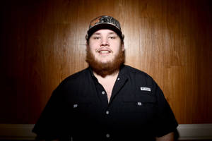 Luke Combs Living Life To The Fullest Wallpaper