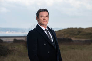 Luke Evans Detective Chief Superintendent Wallpaper