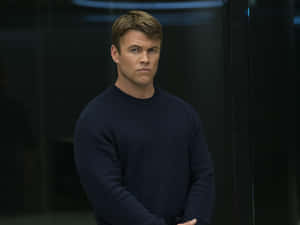 Luke Hemsworth Intense Look Wallpaper