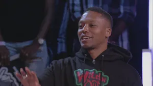 Lupe Fiasco Smilingon Stage Wallpaper