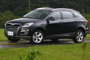 Luxgen U7 Turbo - Sleek And Powerful Suv Wallpaper