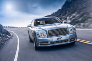 Luxurious Bentley Mulsanne On The Road Wallpaper