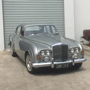 Luxurious Bentley S3: A Classic Symbol Of Sophistication And Elegance Wallpaper