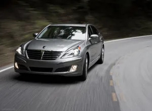 Luxurious Hyundai Equus In A Stunning Setting Wallpaper