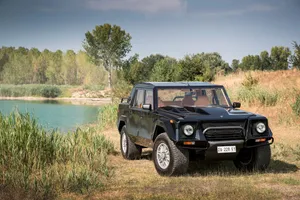 Luxurious Lamborghini Lm002 Off-road Beast Wallpaper