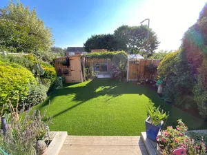 Luxurious London Flat With City View Wallpaper