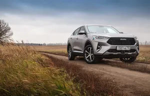 Luxury Haval Suv On The Road Wallpaper