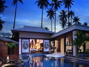 Luxury Pool House For Relaxation Wallpaper