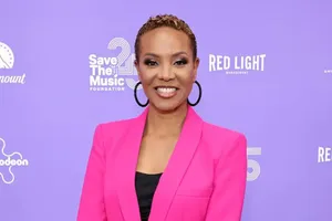 M C Lyte Event Appearance Pink Blazer Wallpaper