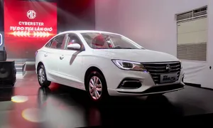 M G5 Sedan Showcase Wallpaper