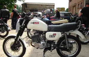 M Z E T Z125 Motorcycle Gathering Wallpaper