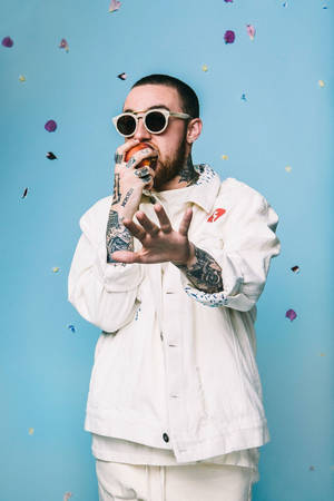 Mac Miller Eating Apple Wallpaper