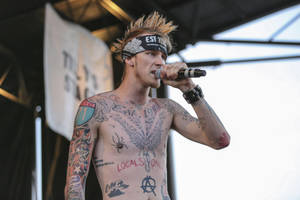 Machine Gun Kelly In Concert Wallpaper