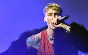 Machine Gun Kelly Singer Wallpaper
