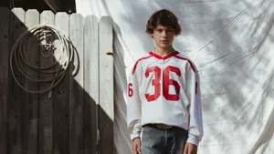 Maddox Batson Casual Style Wallpaper