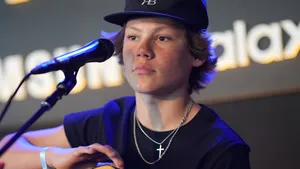 Maddox Batson Performing Live Wallpaper