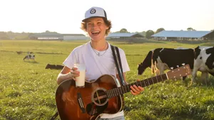 Maddox Batson Playing Guitar Wallpaper