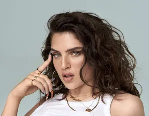 Mae Muller Captivating Pose Wallpaper