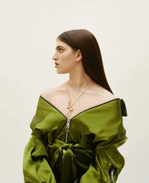 Mae Muller Performing Live On Stage Wallpaper