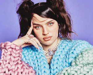 Mae Muller Performing Live Onstage Wallpaper