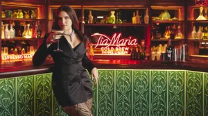 Mae Muller, Pop Sensation, In Concert Wallpaper