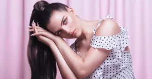 Mae Muller Striking A Pose During A Photoshoot Wallpaper