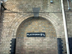 Magical Platform 9 3/4 At London's King's Cross Station Wallpaper