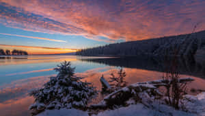 Magnificent Views Of Lake Tahoe At Dawn Wallpaper