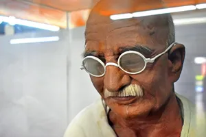 Mahatma Gandhi Sculpted Clay Statue Wallpaper