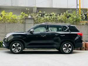 Mahindra Alturas G4 Side Profile Wallpaper