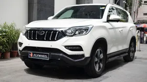 Mahindra Alturas G4 White S U V Wallpaper