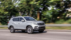 Mahindra Alturas G4in Motion Wallpaper