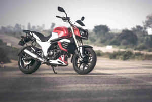 Mahindra Mojo Motorcycle Outdoor Profile Wallpaper