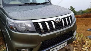 Mahindra T U V300 Front Grille View Wallpaper