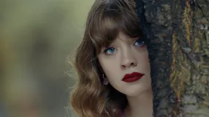 Maisie Peters Wallpaper