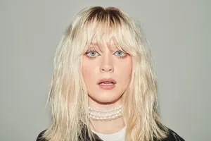 Maisie Peters Wallpaper