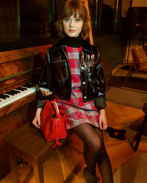 Maisie Peters Wallpaper