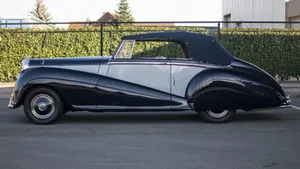 Majestic Bentley Mark Vi - A Timeless Classic Wallpaper