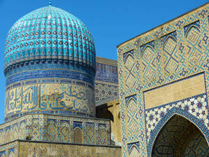 Majestic Bibi-khanym Mosque In Samarkand Wallpaper