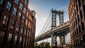 Majestic Brooklyn Bridge At Dusk Wallpaper